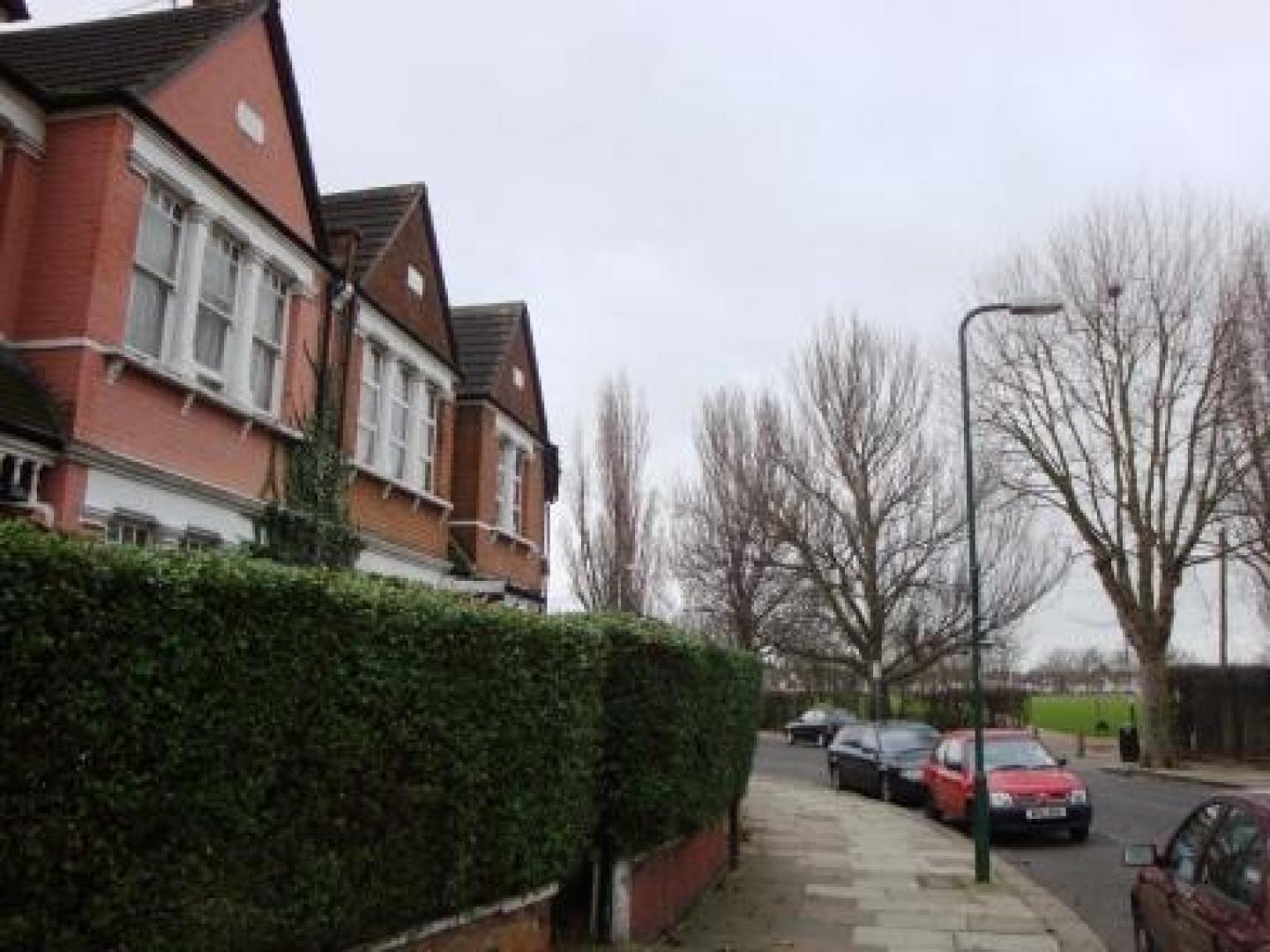 			2 Bedroom, 1 bath, 1 reception Flat			 Olive Road, WILLESDEN GREEN/DOLLIS HILL